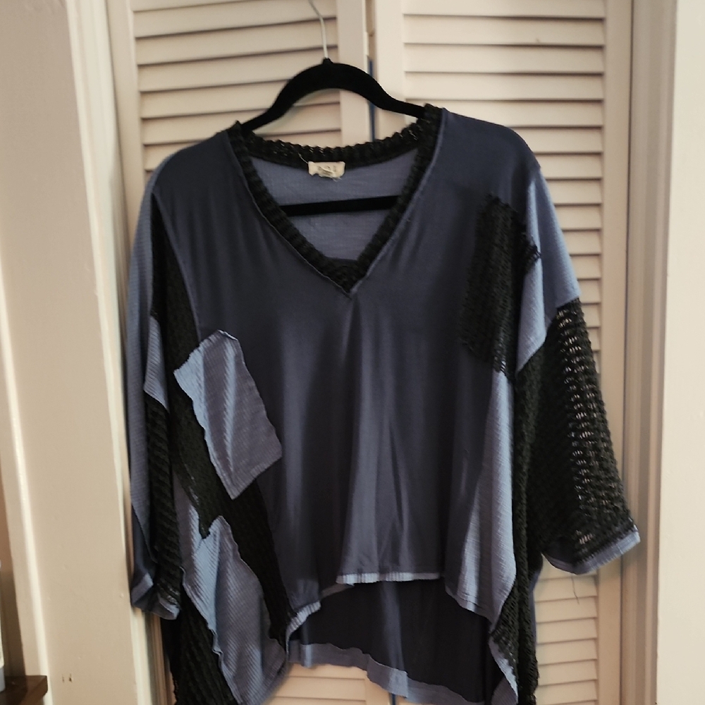 POL V-Neck Blue Textured Blouse